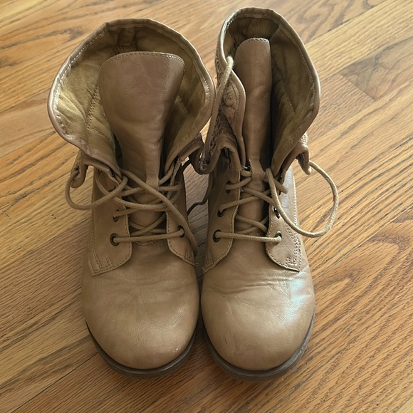 Rock & Candy Shoes - Rock and Candy Women’s Tan Ankle Boot 8.5